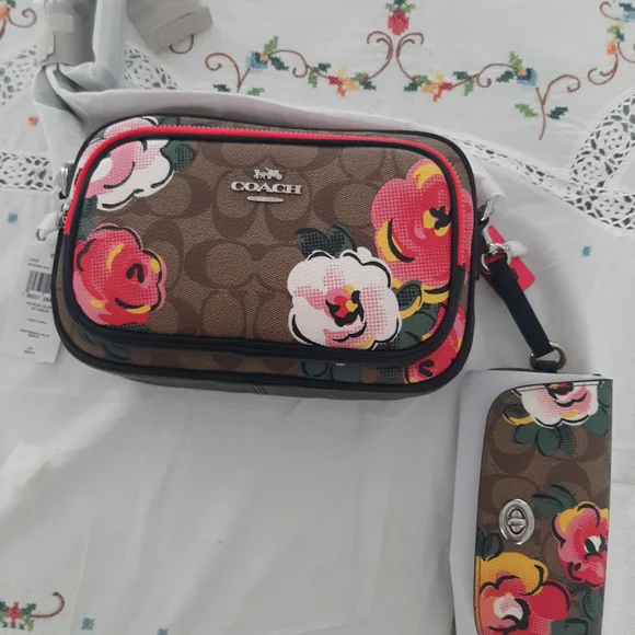 NWT Coach🌹Orig ($453)ROSE COURT CROSSBODY➕EYEGLASS CASE Pink and Red Blooms - Picture 4 of 15